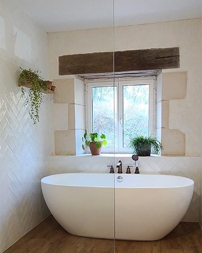 renovation-salle-bain-baignoire-bois-laiton-cuivre-boheme-chic-poitiers-86 Renovation salle bain boheme chic baignoire laiton bois par s2ed Poitiers 86