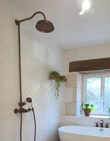 renovation-salle-bain-boheme-chic-colonne-douche-cuivre-laiton Renovation salle bain receveur vasque noir loft-industriel