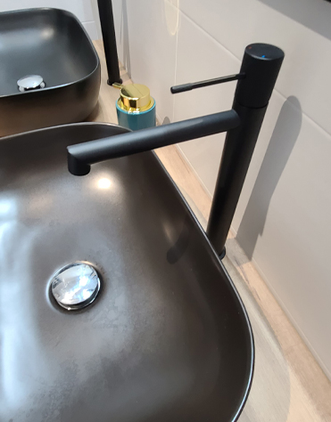 renovation-salle-bain-loft-industriel-receveur-vasque-noir Renovation salle bain receveur vasque noir loft-industriel