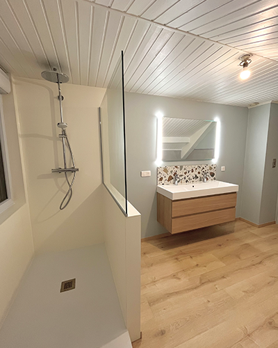 salle de bain contemporaine et chaleureuse Myotte et cie Orchamp Varennes après salle de bain contemporaine et chaleureuse Myotte et cie Orchamp Varennes après