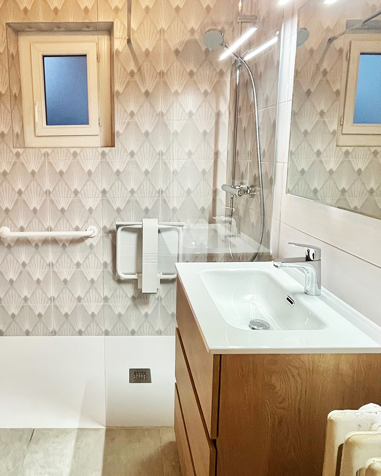 Création d'une salle de bains sénior en Bourgogne par Myotte et Cie (25) photo après Création d'une salle de bains sénior en Bourgogne par Myotte et Cie (25) photo après