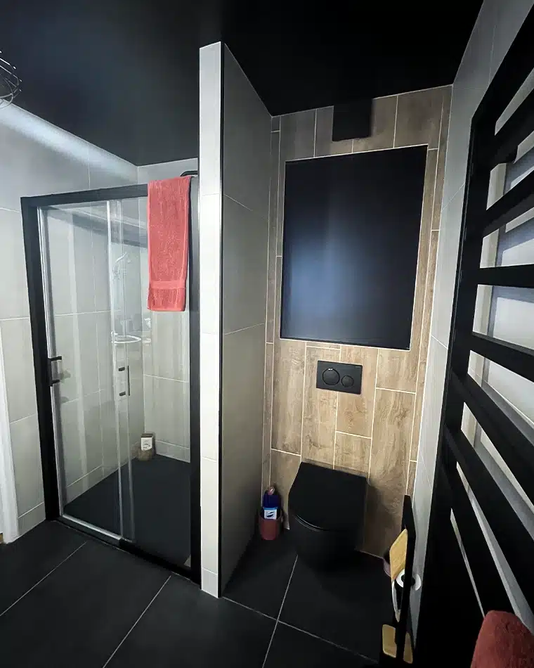 Une salle de bains qui ose le noir en Seine-Maritime (76), par Bichot Enerxia, photo après Une salle de bains qui ose le noir en Seine-Maritime (76), par Bichot Enerxia, photo après
