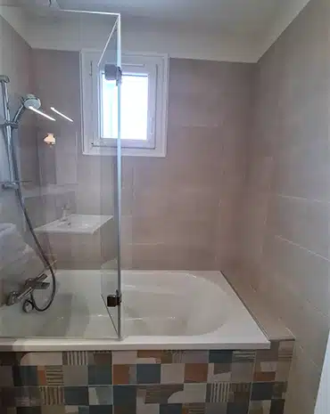 Modernisation d'une salle de bains, par Maciejowski sur Limoges (17), photo baignoire Modernisation d'une salle de bains, par Maciejowski sur Limoges (17), photo baignoire