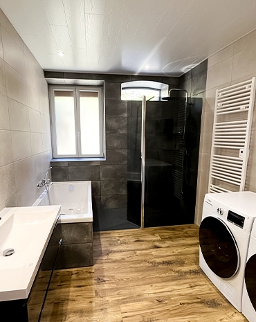 Rénovation complète d'une salle de bains par Myotte dans le Doubs (25), photo après Rénovation complète d'une salle de bains par Myotte dans le Doubs (25), photo après